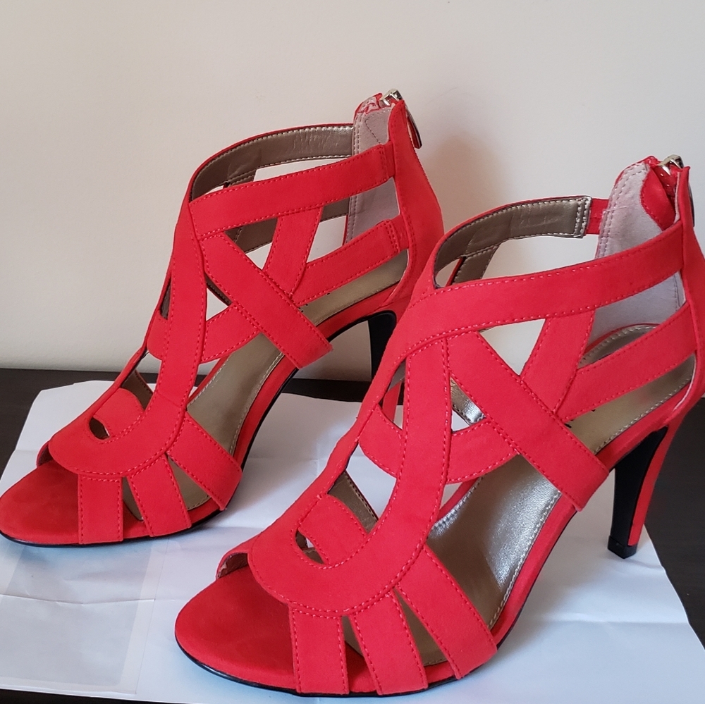 Red Sandals - Picture 2 of 4